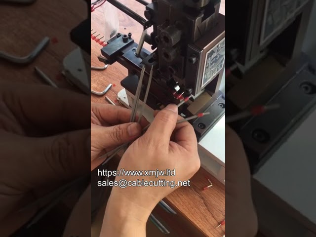 Amostras Grátis de Terminais Isolados para Fio Único - Mangas Din Vermelhas em Bobina - 100mm de Comprimento do Pino