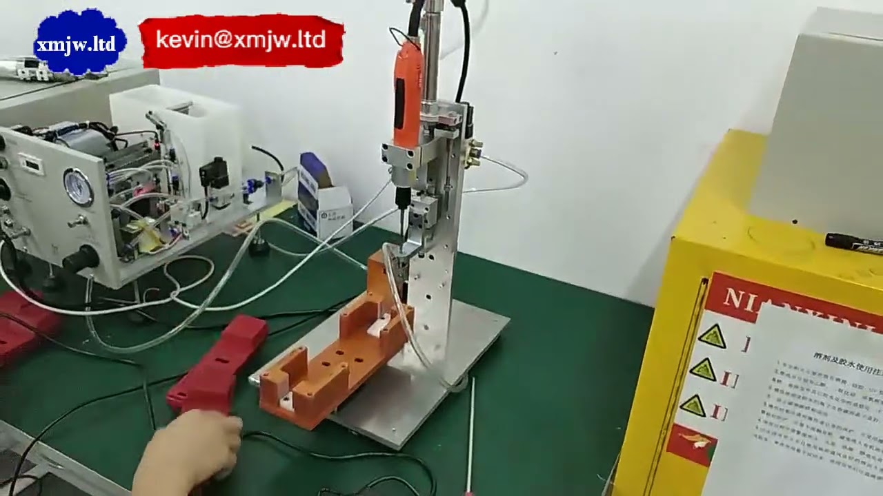 Máquina Parafusadeira Automática – Sistema de Aperto e Travamento Totalmente Automático com Sopragem