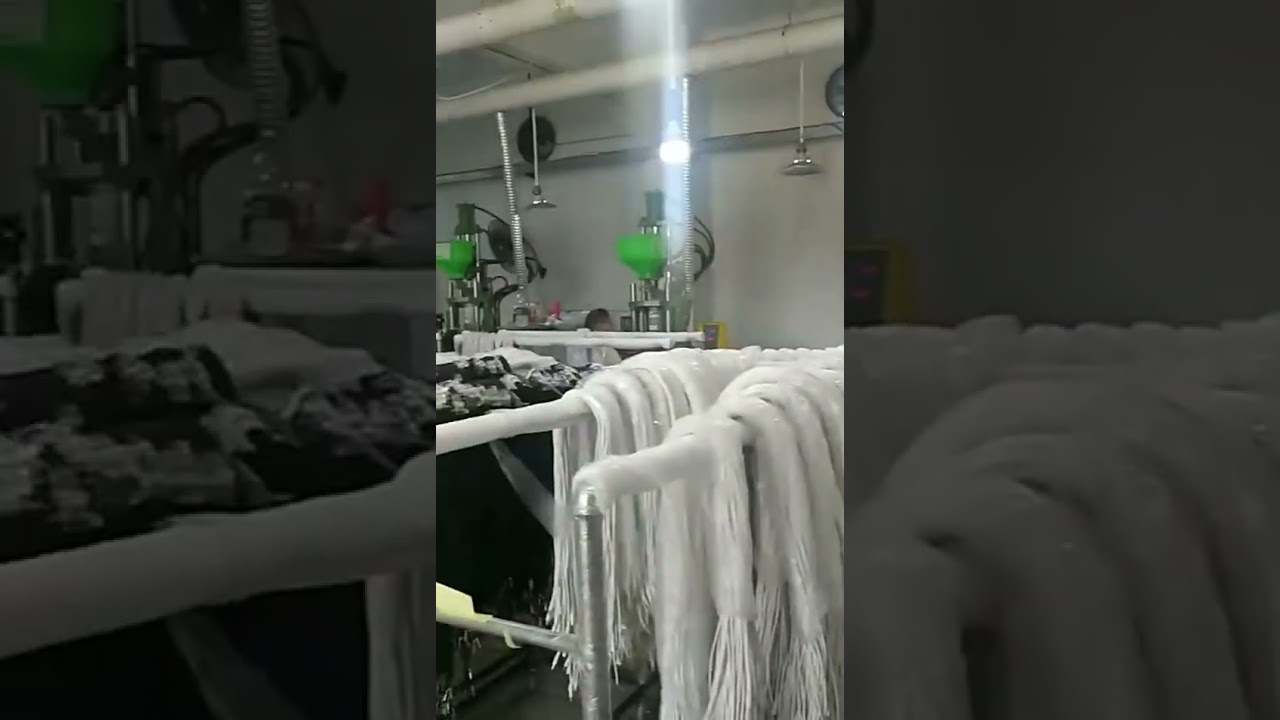 Máquina de Injeção Plástica 20T para Moldagem de Plugues DC e Cabos de Dados em PVC, TPE, PP e PE