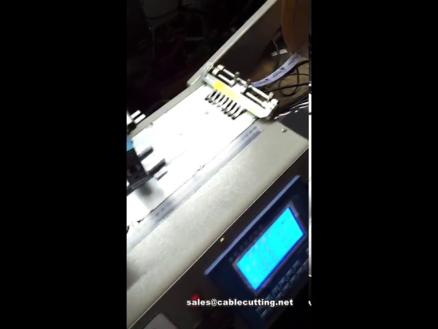 Máquina de Corte de Etiquetas de Cetim com Sensor – Precisão e Automação Industrial