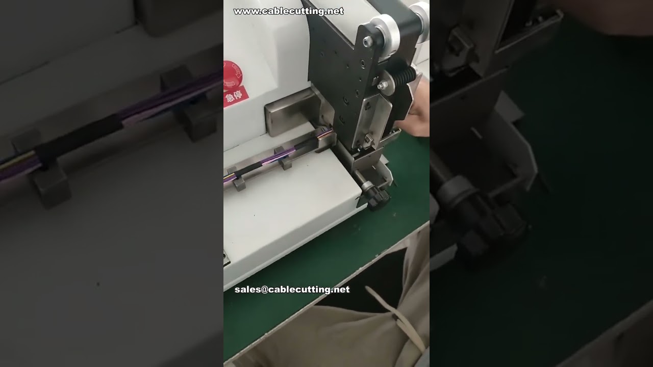 Máquina Automatizada com Fita PVC de 30mm # Cena Industrial de Fábrica