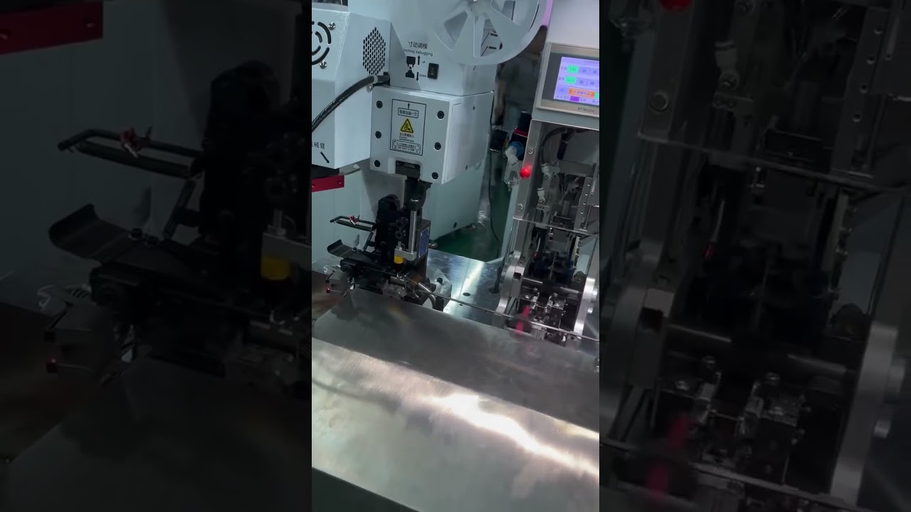 Máquina de Crimpagem Dupla Automática com Inserção de Plugue à Prova d'Água - Demonstração Real