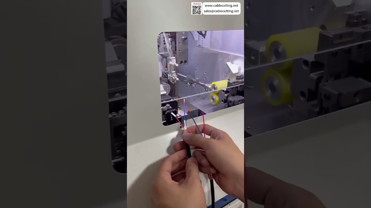 Sistemas integrados de máquinas-ferramenta para decapagem de fios, inserção de tubos numerados e crimpagem